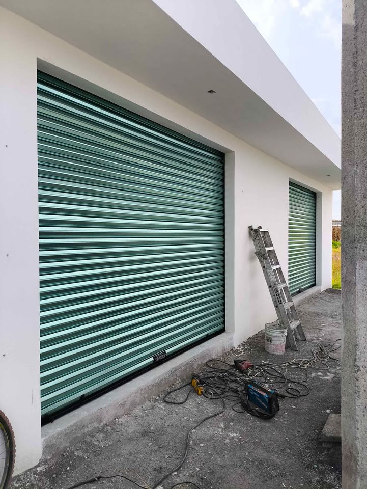 instalación de cortinas metálicas en Puebla
